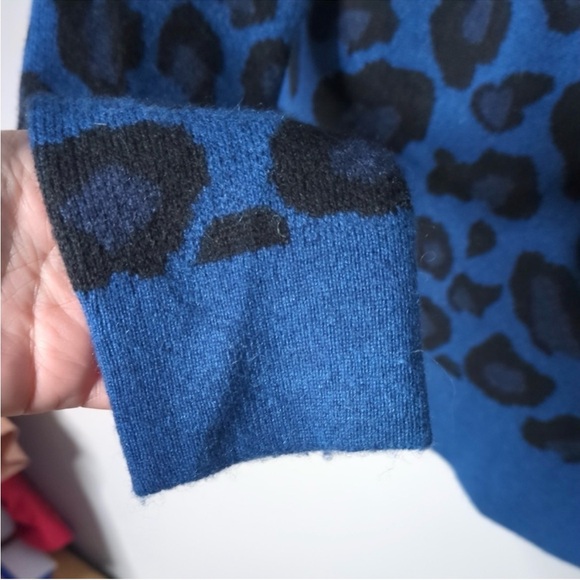 💯% Cashmere Forte Blue Leopard Print Crewneck Sweater - Women (small) - Picture 4 of 5